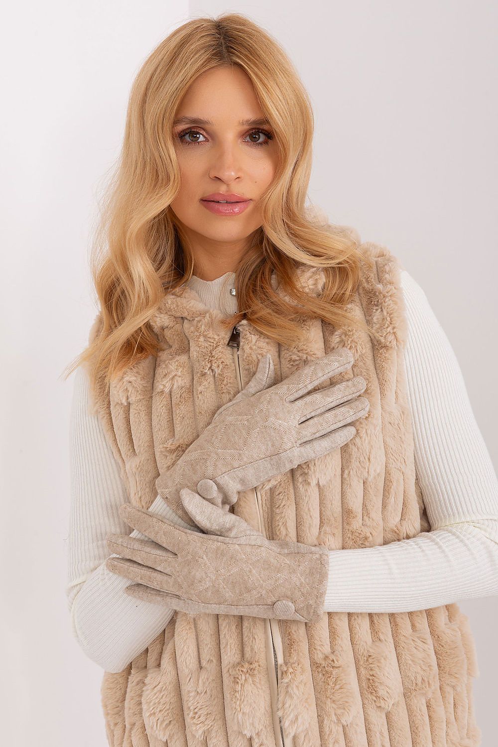  Gloves model 190837 AT 