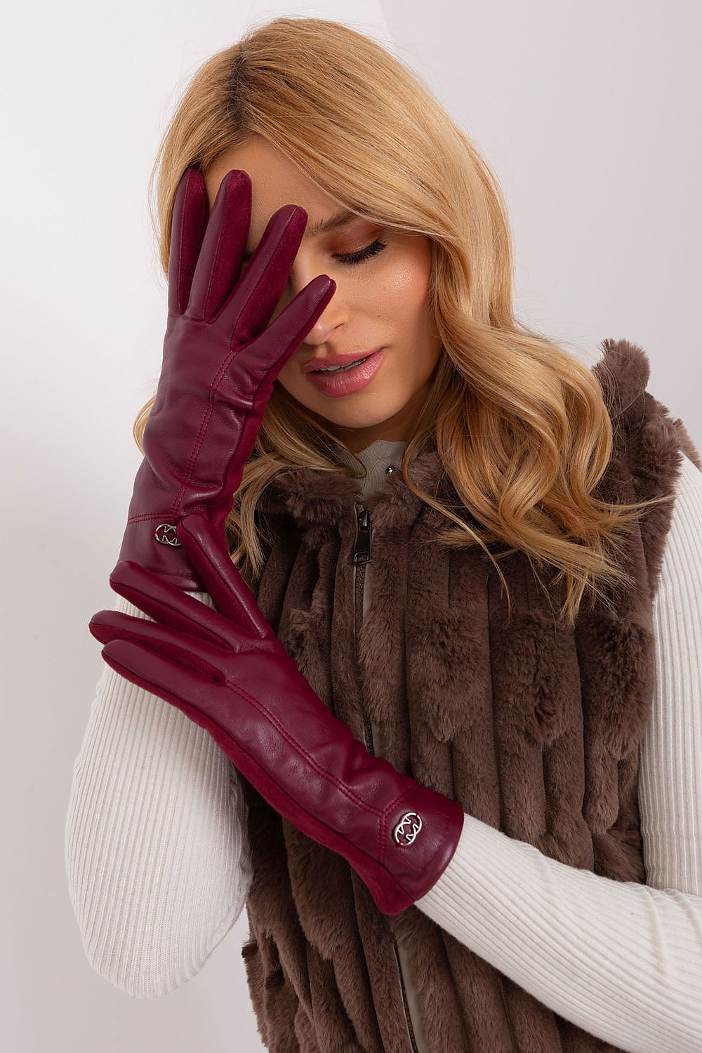  Gloves model 190847 AT 